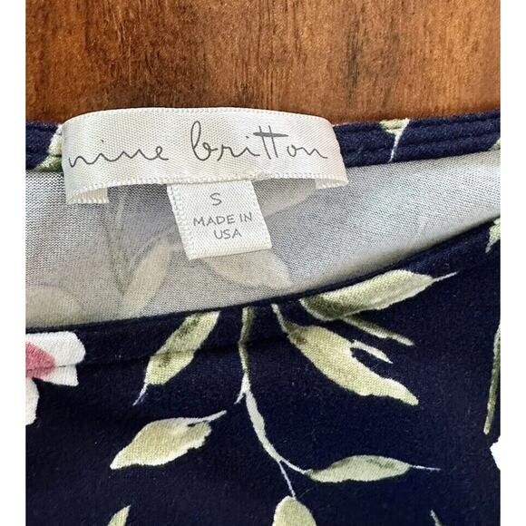 Nine Britton Women’s Navy Blue Floral 3/4 Flare Sleeve Top Stretch Keyhole Small - Picture 4 of 5